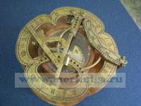 Солнечные часы с компасом.