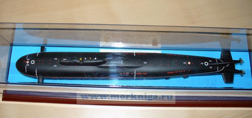 Макет атомной подводной лодки проекта 949 А "Антей". Класс НАТО- ОСКАР-2. (Масштаб 1:400)