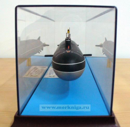 Макет атомной подводной лодки проекта 949 А "Антей". Класс НАТО- ОСКАР-2. (Масштаб 1:400)