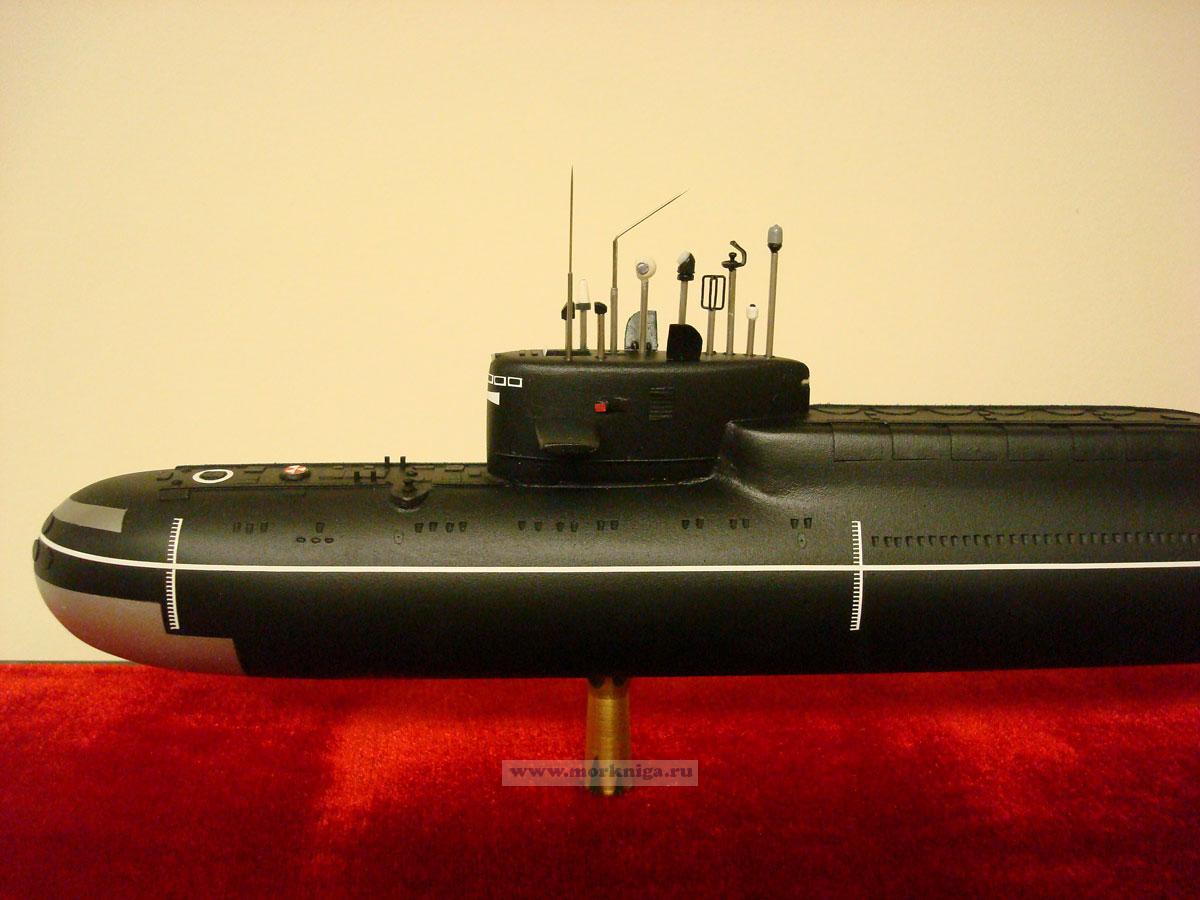 Модель атомной подводной лодки проекта 667 Б
