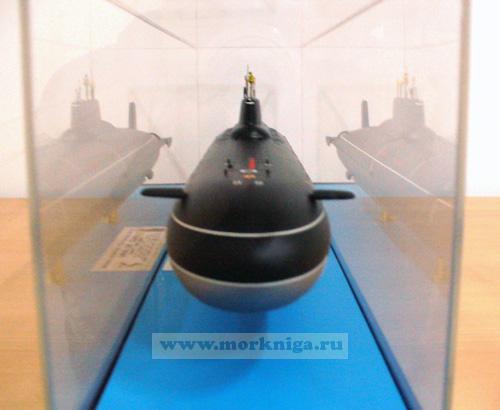Макет атомной подводной лодки проекта 941 "Акула". Класс НАТО - ТАЙФУН. (Масштаб 1:400)