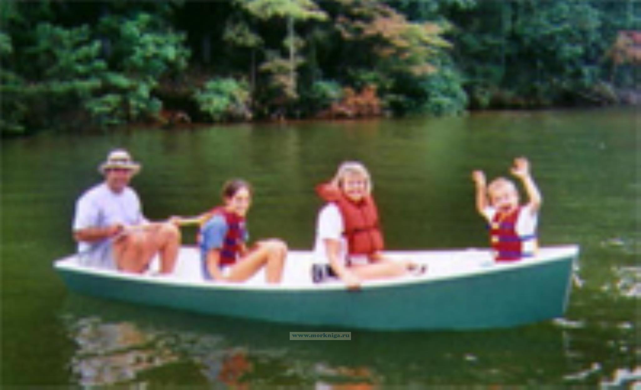 Комплект чертежей и инструкций (на английском языке) для самостоятельной постройки моторной лодки 