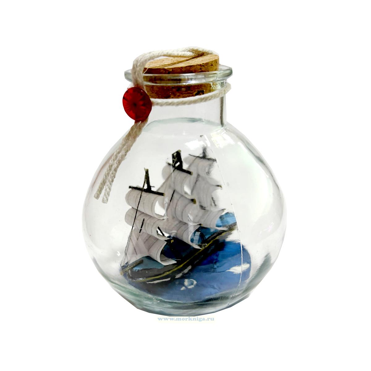 Корабль сувенирный в бутылке, вертикальный