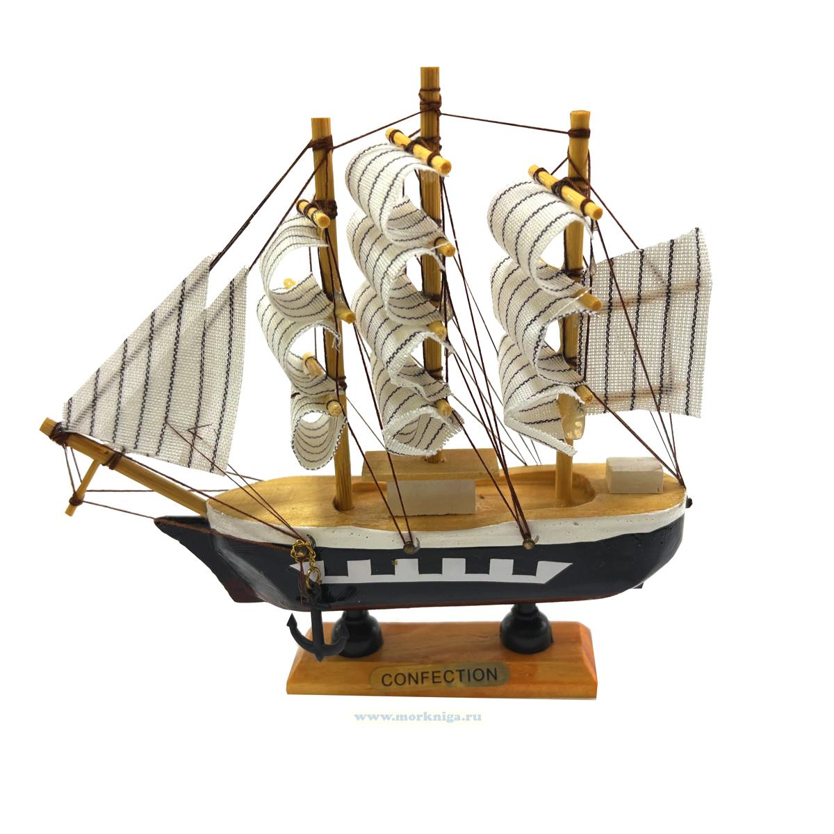 Корабль сувенирный 