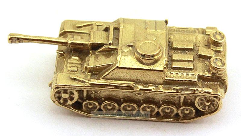 Модель САУ из латуни (Sturmgeschut, 3,3 х 1,8 х 1,3 см, длина ствола 1,5 см)