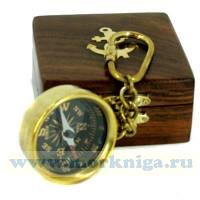 Брелок в деревяном футляре 