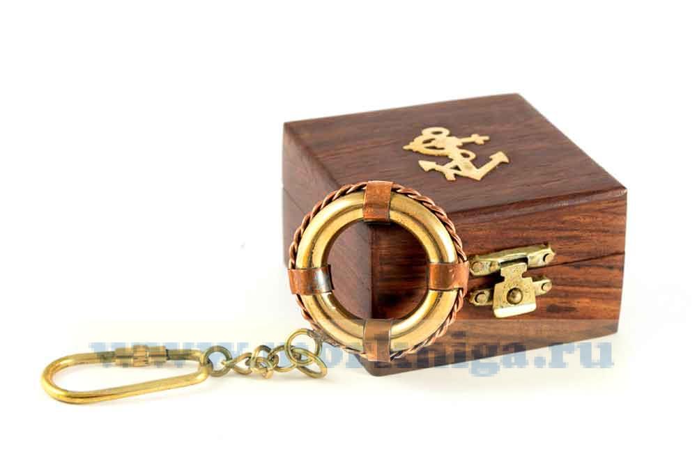 Брелок в дерев. футляре 